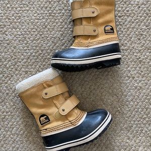 VEUC Toddler sz 10 Sorel Waterproof boots brown
